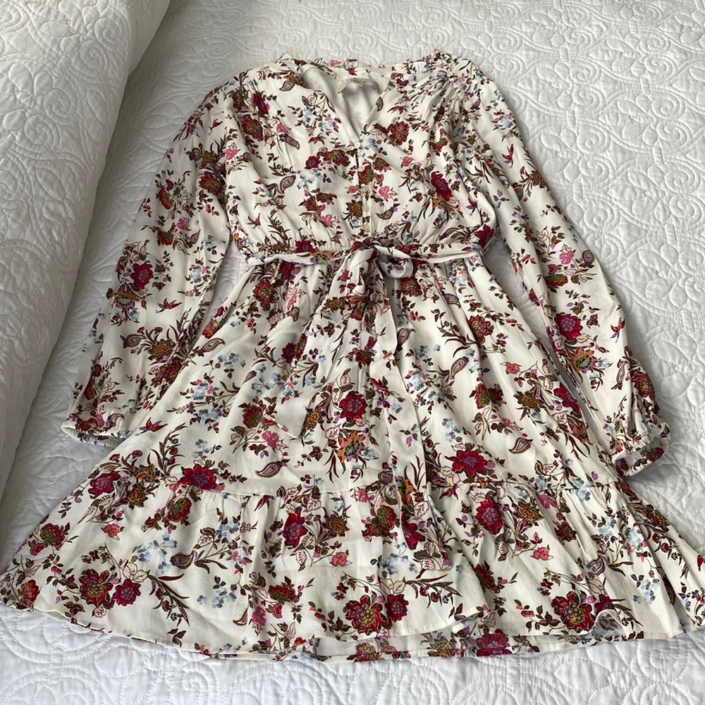 Like new LOFT BELTED FLORAL DRESS